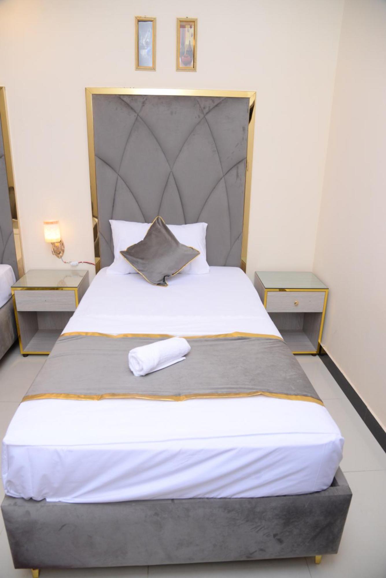 Go Room Hotel Лахор Экстерьер фото