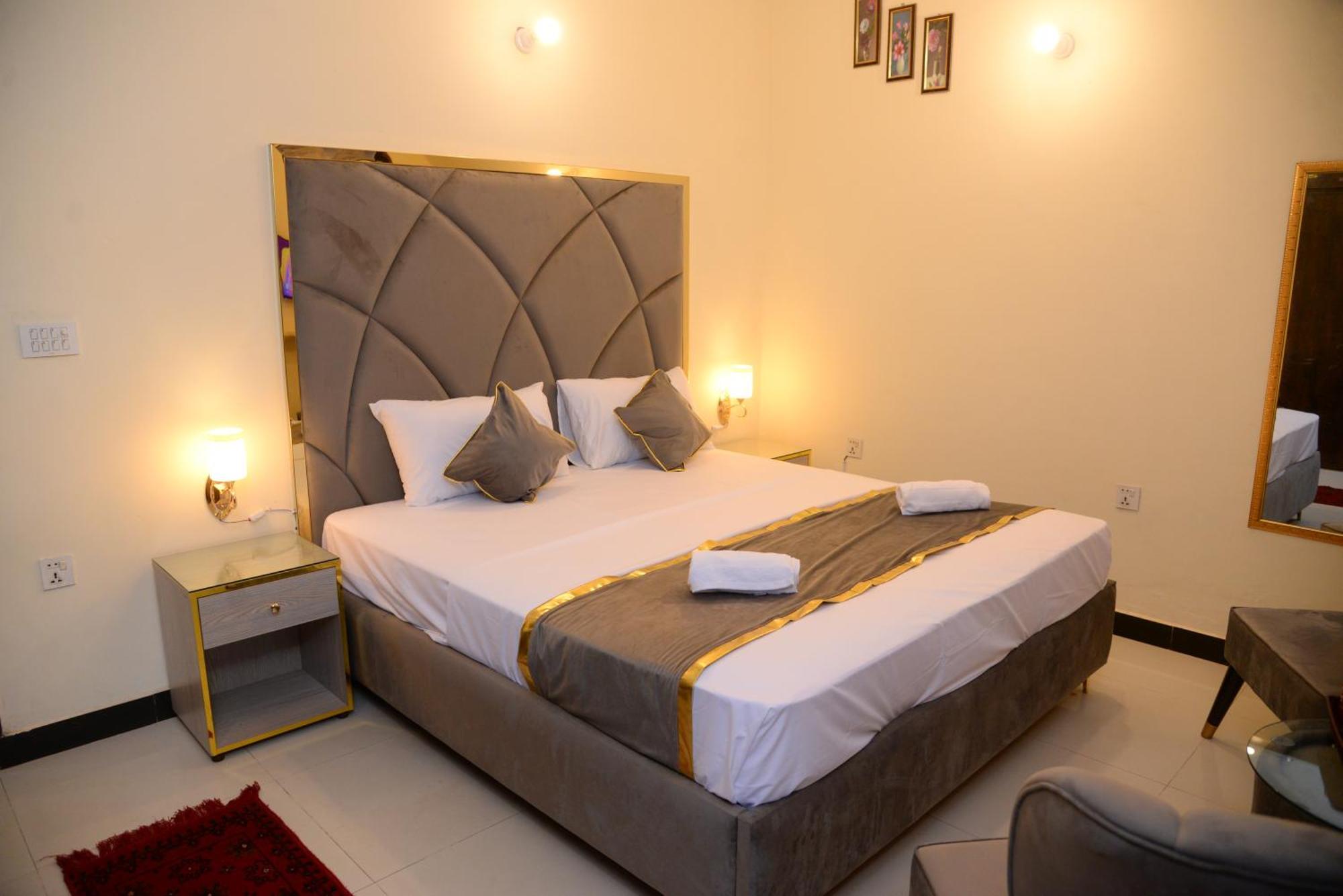 Go Room Hotel Лахор Экстерьер фото
